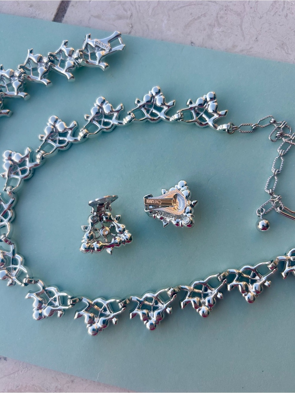 Beautiful KRAMER Faux Pearl & Silver-tone Necklace Bracelet & Earrings Set - Picture 6 of 11